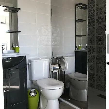 - Rochegude Апартаменты Альби