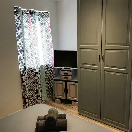 - Rochegude Альби