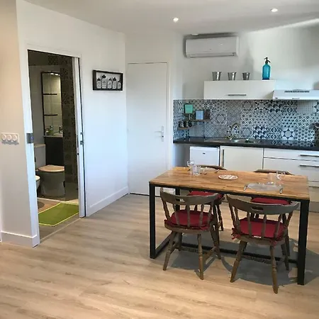 - Rochegude * Αλμπί