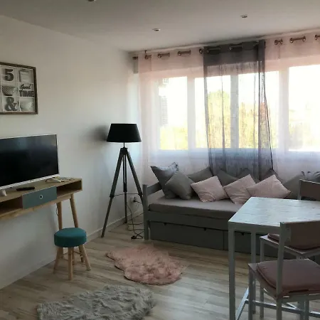 - Rochegude Apartment *