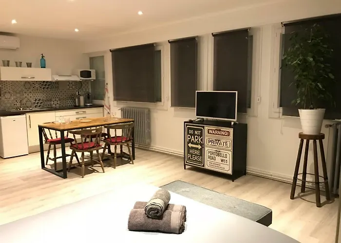 - Rochegude Lägenhet *